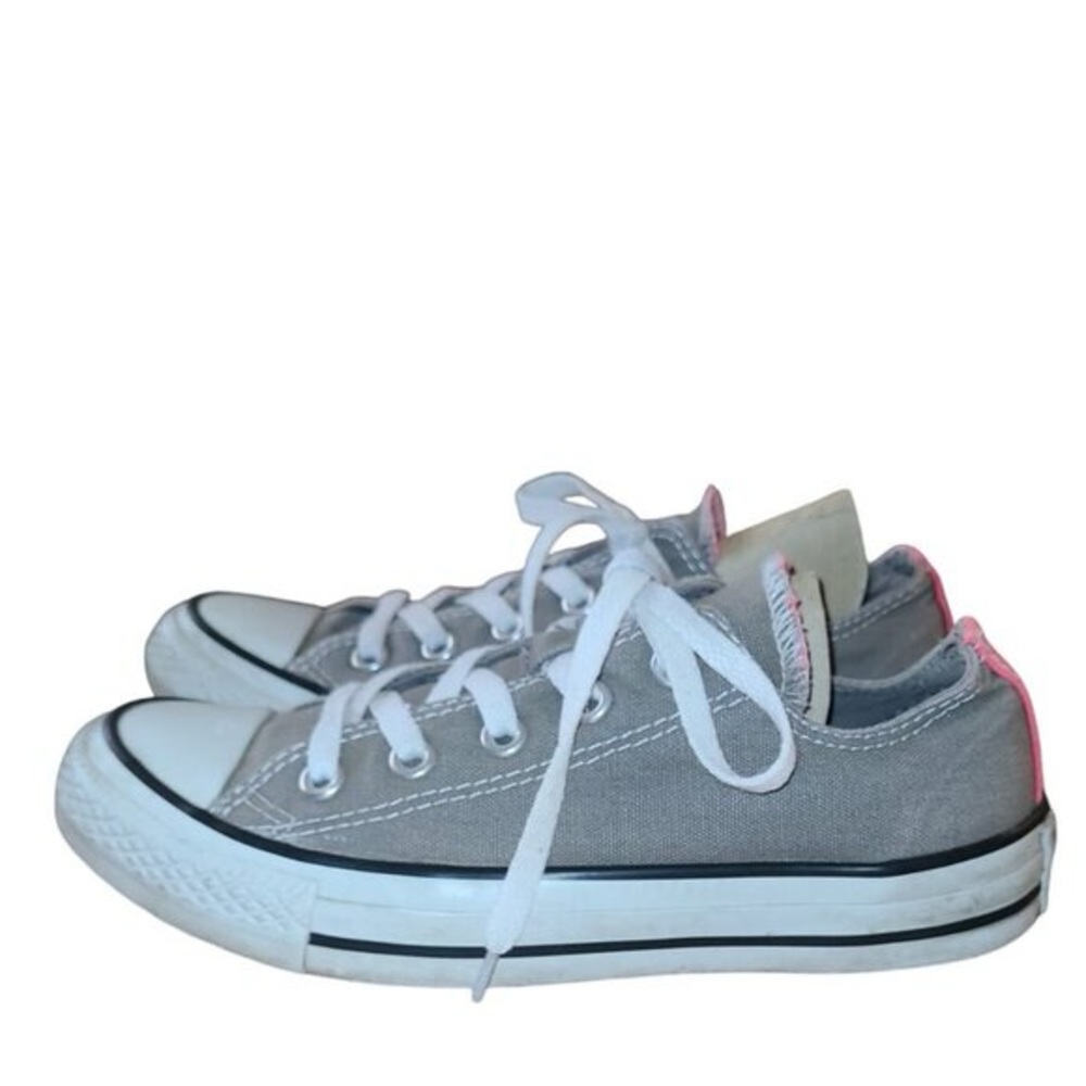 All Star Grey Low Top Converse Sneaker Women s sz 6 Men s size 4 Lace up shoes